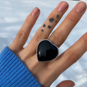 Bague en onyx noir en forme de cœur, argent sterling 925, bague en pierre précieuse faite à la main, bijoux romantiques - Product Image 1