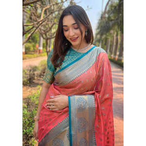 ผ้าไหมกันชีปุรัมสีชมพูคอรัล  ผ้าซารีแบบดั้งเดิม  งานทอแบบซารี  เสื้อผ้าอินเดียและปากีสถานโดย Elite Weaves - Product Image 2