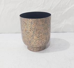 Macetero Moderno de Metal con Base y Acabado Degradado Verde, Redondo, para Interiores y Exteriores, Decorativo para Jardín y Hogar - Product Image 3