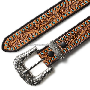 Cinturón vaquero de estilo occidental de cuero de búfalo premium con grabado artesanal único y hebilla y presilla de latón con diseño floral. - Product Image 5