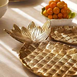 Bandeja Decorativa en Forma de Piña Chapada en Oro, Estilo Glamuroso, Diseño con Temática de Frutas, Pieza Única - Product Image 6