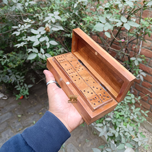 Jeu de dominos classique en bois écologique avec étui de rangement compact – Artisanat naturel, jeu de stratégie moderne pour la famille en intérieur - Product Image 4