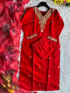 Salwar Kameez / Kurti 3 pièces prêt-à-porter, couleur rouge éclatante, style col en V, tissu soie romaine, tailles S à 3XL, prix de gros. - Product Image 6