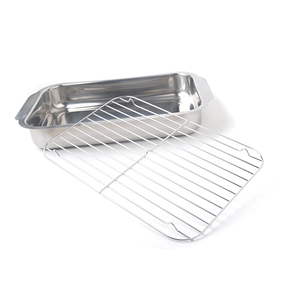 Plat à rôtir élégant conçu pour une cuisson familiale pratique, avec une construction en acier inoxydable durable et un intérieur spacieux - Product Image 1