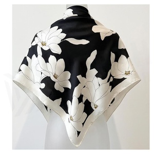 Pañuelo de Seda Cuadrado para Mujer, Estampado Floral, Elegante Accesorio de Moda Multifuncional para Todas las Temporadas - Product Image 2