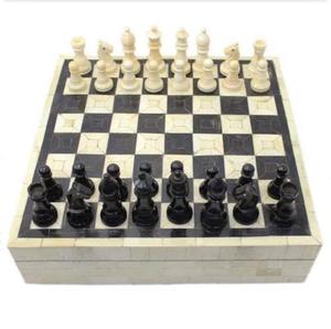 Juego de Ajedrez con Caja de Resina, Piezas de Ajedrez de Resina de Lujo en Rosa y Blanco - Product Image 1