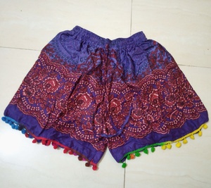 Pantalones cortos con cuentas y estampado de seda para mujer de estilo bohemio, ropa de playa Bohemia con cintura baja y característica transpirable - Product Image 4