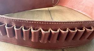 Cinturón de Cartuchos MOLLE de Cuero Marrón Vintage con 32 Lazos, Cinturón de Transporte de Municiones Resistente para 10 Cartuchos, Ideal para Expediciones de Caza de Larga Duración - Product Image 2