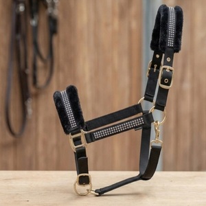 Harnais pour cheval en nylon confortable avec rembourrage en fourrure de vison, orné de cristaux décoratifs et de strass sur le nezier et des attaches en nickel. - Product Image 5