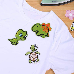 Parches Bordados Termoadhesivos con Diseño de Dinosaurio y Tortuga para Decoración de Ropa - Product Image 1