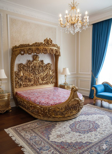 Juego de Muebles de Dormitorio de Madera de Teca con Acabado Dorado Moderno de Primera Calidad, Cama, Armario y Tocador Personalizables de Lujo, Estilo Palacio Real, Oferta en USA - Product Image 3