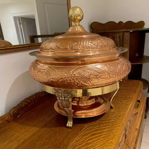 Plateau rond rétro en or et argent avec une poignée noire élégante. Chic, moderne et unique pour hôtel, restaurant, mariage, fête ou maison - Product Image 5