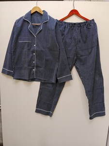 Conjunto de Pijama de Manga Larga a Rayas Azul Marino para Mujer, Corte Clásico, Largo Completo, 100% Algodón, Ropa de Dormir con Botones al Frente - Product Image 4
