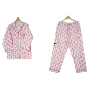 Pijamas de Invierno para Mujer, Art&Art, 100% Algodón, Diseño Floral en la Parte Delantera, Cuello en V, Largo Completo, Secado Rápido, Transpirable - Product Image 1