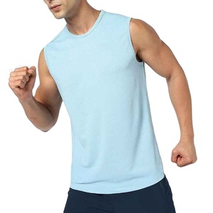 บริการ OEM เสื้อกล้ามออกกำลังกายผู้ชายน้ำหนักเบา ระบายอากาศ แห้งเร็ว สีพื้น โพลีเอสเตอร์/คอตตอน ปรับแต่งได้ ผ้าถักด้านหน้าคุณภาพสูง - Product Image 1