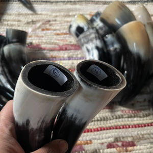 งานตกแต่งผนังรูปเขาสัตว์ขัดเงาแบบลองฮอร์น คู่หนึ่ง ดีไซน์อาร์ตเดโค ขนาดใหญ่ 10 ถึง 18 นิ้ว สำหรับงานแต่งงาน วันเกิด วันครบรอบ - Product Image 1