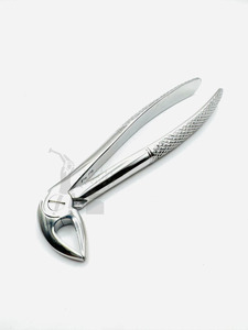 Forceps d'extraction dentaire Fig. 13 – Instrument de retrait des dents inférieures réutilisable en acier inoxydable de qualité médicale avec poignée moletée argentée - Product Image 1