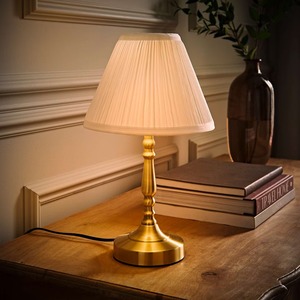 Lámpara de Mesa KS International de Hierro Hecha a Mano, Ecológica, con Pantalla de Tela Plegada, para Decoración de Escritorio o Mesita de Noche, Navidad, San Valentín - Product Image 3