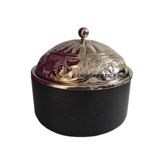 Plat de service et casserole de qualité supérieure Chauffe-plat en rotin et acier inoxydable de haute qualité en vente - Product Image 1