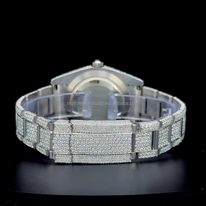 Reloj de Moissanita con Esfera Roja y Oro Blanco, Totalmente Adornado con Piedras, Números Romanos, Esfera Roja Premium, Reloj Automático con Incrustaciones de Moissanita - Product Image 3