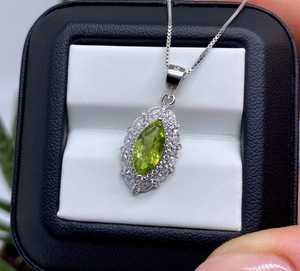 Colgante de Peridoto Natural en Plata de Ley 925 con Baño de Rodio, Joyería Fina Hecha a Mano, Piedra de Nacimiento de Agosto, Regalo para Mujer, Venta al por Mayor - Product Image 1