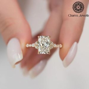 แหวนหมั้นผู้หญิง Charm_Jewells ชุบทองคำขาวประดับเพชรโมอิสซาไนต์ทรงคุชชั่น ตัวเรือนเงินแท้ ดีไซน์คลาสสิคแบบหนามเตย รับรองโดย IGI น้ำหนัก 3 กรัม - Product Image 1