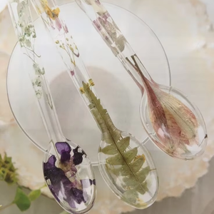 Cuchara de resina con mango largo para mezclar y servir azúcar, sal, café, té, artículos de cocina coloridos, artesanía ecológica, producto artesanal. - Product Image 1