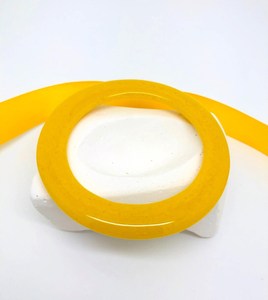 Bracelet en résine jaune de qualité supérieure, léger, confortable à porter, artistique, élégant, personnalisable en taille et couleur - Product Image 4