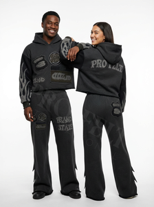 Conjunto Deportivo Unisex Informal con Sudadera de Cuello Redondo y Pantalones con Estampado Gráfico de Llamas y Logotipos, Diseño Urbano, Mezcla de Algodón Suave - Product Image 4