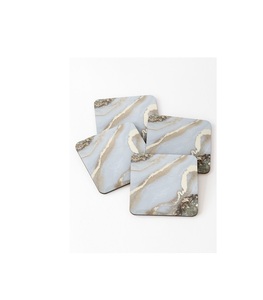 Ensemble de sous-verres en résine haute brillance avec surface durable et imperméable pour une utilisation quotidienne à la maison, au bureau et au café - Product Image 1