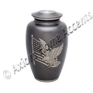 Urna de cremación artesanal de latón con grabados personalizados y un acabado clásico para preservar recuerdos por Axiom Home Accents - Product Image 6