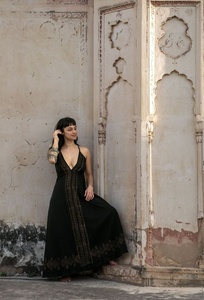 เดรสยาวโบโฮสีดำ คอวีลึก ปักลายอย่างสวยงาม ชุดเดรสฤดูร้อนทรงพลิ้ว ไร้แขน ของขวัญสำหรับเธอ - Product Image 3