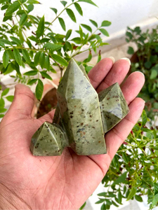 Torre de Cristal de Serpentina Natural Tallada a Mano, Piedra Curativa, Decoración Religiosa para el Hogar, Ecológica, OEM, ODM - Product Image 4