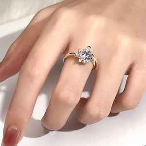 Bague en or jaune 14 carats avec diamant de laboratoire de qualité supérieure 1,02 carat taille poire et grappe de diamants pour femme, bijoux fins modernes et romantiques pour petite amie - Product Image 2