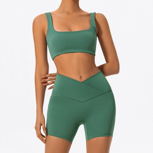 Conjunto de Ropa Deportiva para Mujer, Sólido, para Yoga y Gimnasio, de Secado Rápido y Transpirable, con Pantalones Cortos de Yoga con Cintura Cruzada en V y Sujetador Deportivo, Tallas Grandes - Product Image 1