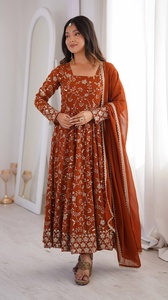 Salwar Kameez brodé orange pour femmes, robe traditionnelle en faux georgette et ensemble 3 pièces avec travail de broderie en sequins - Product Image 2