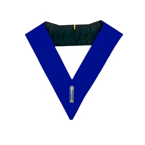 Collare da Loggia Marshal Blu in Velluto Blu Reale con Bordi Argentati, Porta Gioielli Ricamato a Mano e Chiusura a Gancio Regolabile - Product Image 1