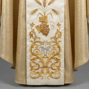 Chasuble Premium en Lurex Doré Brodé à la Main Motif Vignes de Blé, Vêtement Liturgique - Product Image 5