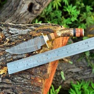 Cuchillo de Caza Damasco Hecho a Mano Personalizado con Mango de Asta de Ciervo, Cuchillo de Supervivencia de Hoja Fija para Camping con Funda de Cuero Genuino OEM - Product Image 2
