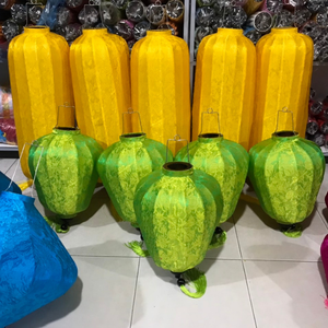 Lanterne en soie authentique du Vietnam, Hoi An, pour la décoration des fêtes de Tet et l'éclairage vibrant des événements en plein air par 99 Gold Data - Product Image 3