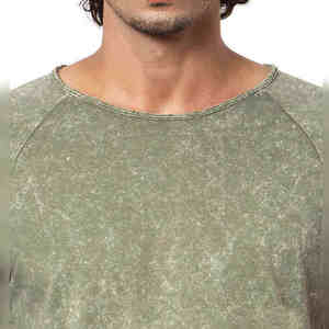 T-shirt décontracté vert délavé surdimensionné pour homme, à manches courtes, couleur unie, tricoté, style sans col, idéal pour l'été - Product Image 6