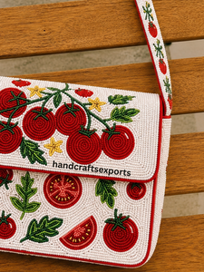Sac à bandoulière artisanal perlé motif tomate, sac à main tendance pour femme, design brodé coloré, léger et stylé - Product Image 4