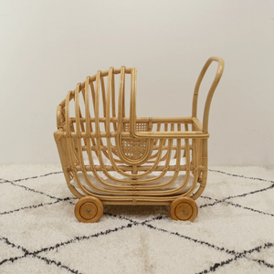 Poussette pour poupée en rotin naturel de haute qualité, fabriquée au Vietnam, avec roues. - Product Image 2