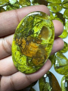 Opale verte naturelle cabochon, pierre précieuse en vrac ovale à dos plat pour la fabrication de bijoux, vente en gros d'opales vertes cabochons |   Formes mélangées - Product Image 1