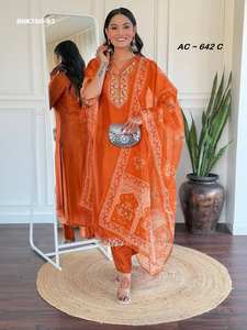 Kurti Moderno y Atractivo de Viscosa BSY con Bordado de Lentejuelas - Pantalón y Dupatta, Exportador de Moda Femenina - Product Image 6