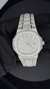 Impresionante Reloj Deportivo Antiguo con Esfera Blanca de Lujo, Totalmente Cubierto de Moissanita Cuadrada, con Fecha Clásica y Números Romanos - Product Image 5