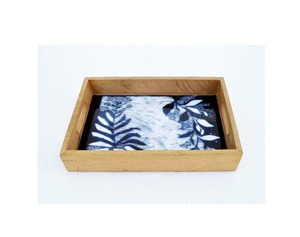 Bandeja Decorativa de Madera de Mango con Diseño Artesanal y Estampado Esmaltado, Bandeja para Servir de Madera con Impresión Esmaltada a Precio de Venta Directa - Product Image 1