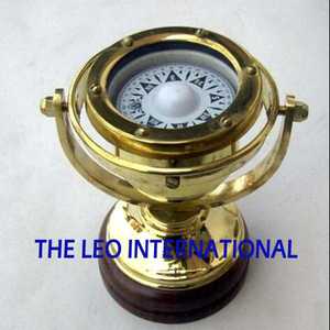 Brújula de Mesa Original de Fábrica para Viajes y Aventuras al Aire Libre con Base de Madera, Adorno Decorativo de Oficina con Acabado Dorado Brillante - Product Image 3