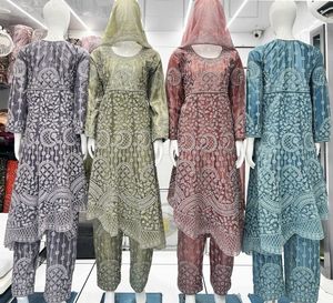 Traje de Fiesta Étnico Indio Bordado para Adultos, Vestido Largo para Mujer Talla Grande, Bordado Intenso, Listo para Usar, Vestido Pantalón Color Frambuesa - Product Image 3