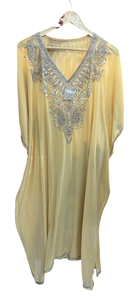 Cape d'épaule multicolore en sequins, perlée à la main, avec col haut et longues franges dorées, vente en gros - Product Image 1